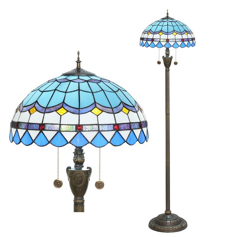 Lampada da terra Tiffany blu per valutare luce e lumen